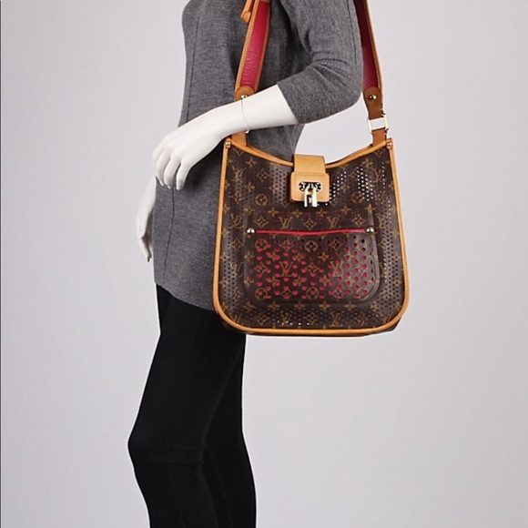 LOUIS VUITTON FUCHSIA PERFORATED MUSETTE - Picture 2 of 4